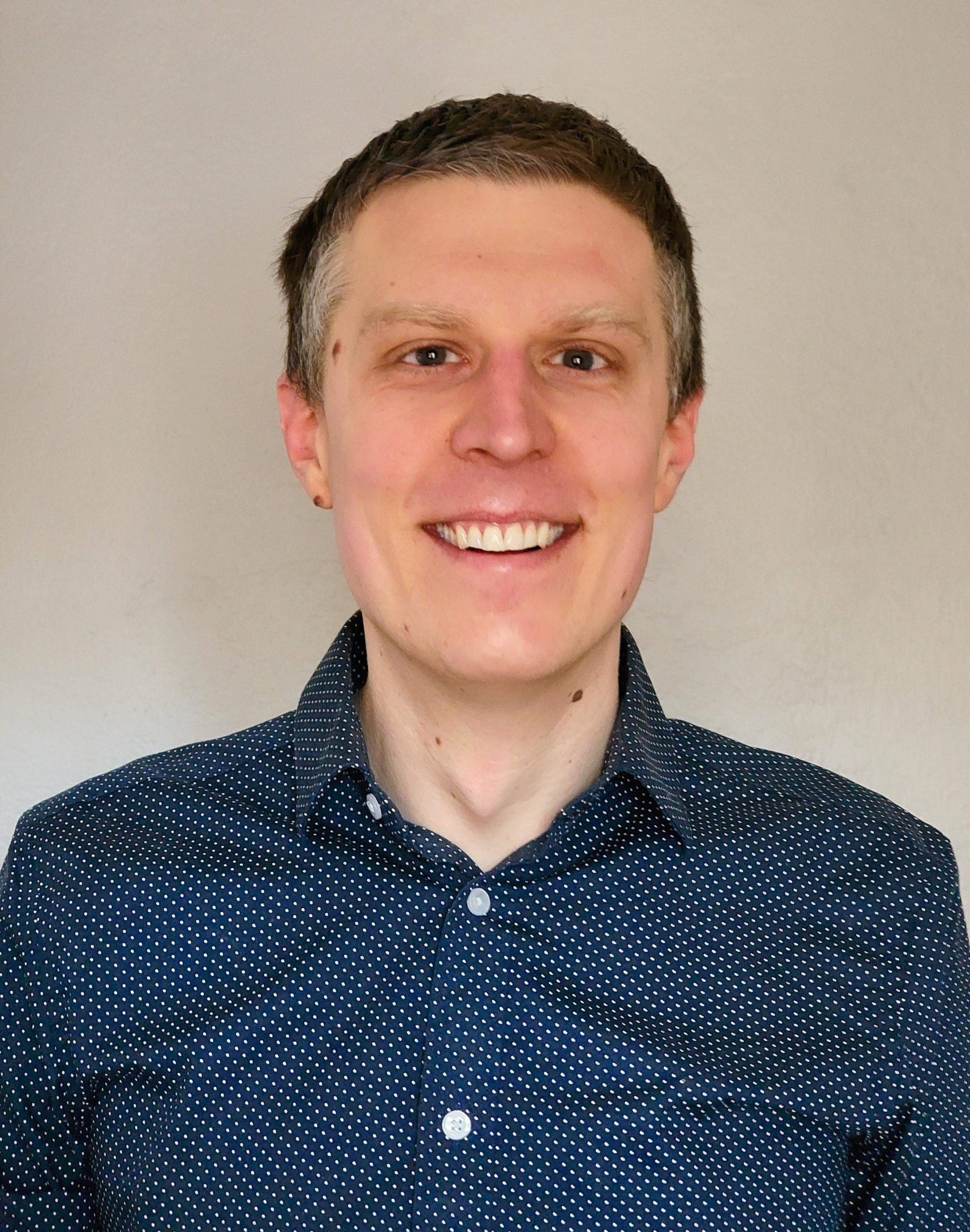 Enhancing Particle-Based Kinetic Methods Through Multifidelity Discretizations