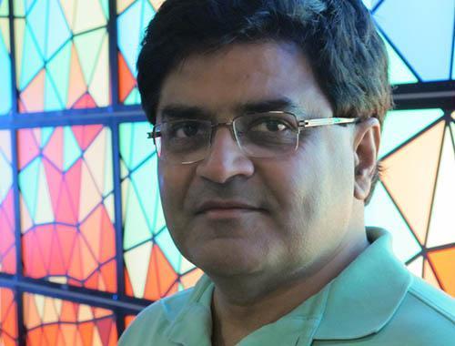 Keshav Pingali is the director of ICES' Center for Distributed and Grid Computing
